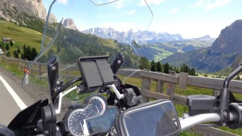 Moto - News: Dolomiti: i passi saranno presto a traffico limitato
