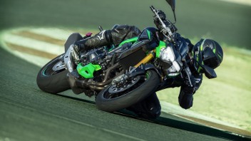 Moto - News: Kawasaki Z900 SE 2022, caratteristiche e prezzo della versione top di gamma