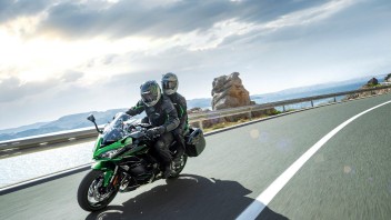 Moto - News: Kawasaki Ninja 1000SX 2022, il meglio di una sportiva e di una tourer