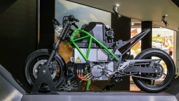 Moto - News: Kawasaki: moto elettriche, ibride e a idrogeno nel futuro di Akashi