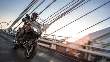 Moto - News: Kawasaki Versys 650: nuovo look per il 2022