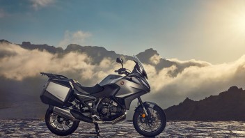 Moto - News: Honda NT1100: 2 tagliandi gratis per chi la ordina entro l'11 dicembre