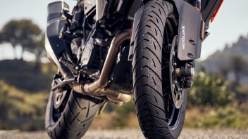 Moto - News: Metzeler Tourance Next 2 e Karoo 4: le novità 2022 per le maxi-enduro