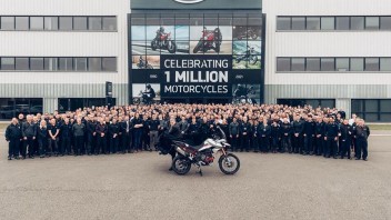 Moto - News: Triumph festeggia 120 anni e 1 milione di moto prodotte