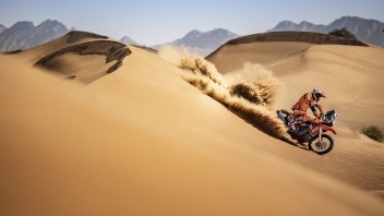 Dakar: 144 le moto al via della Dakar, tra di loro la leggenda Picco e il rookie Petrux