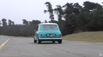 Auto - News: Motore Tesla da 300 cv su una Mini del '67? Silenziosità... mostruosa!