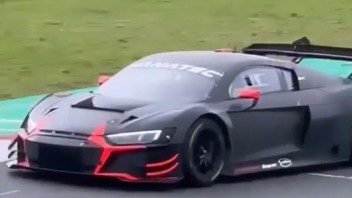 Auto - News: VIDEO - Valentino inizia la sua carriera in auto: un test a Magny-Cours