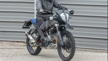 Moto - News: KTM 390 Enduro: il nuovo modello off-road beccato su strada -FOTOSPIA