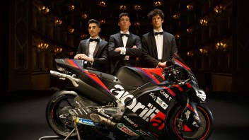 MotoGP: Furia nera: tutte le foto dell'Aprilia RS-GP 2022 di Espagarò e Vinales