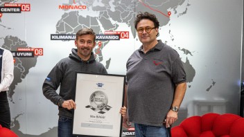 SBK: La FMI certifica i record di Max Biaggi sulla Voxan, l'elettrica da 470 Km/h