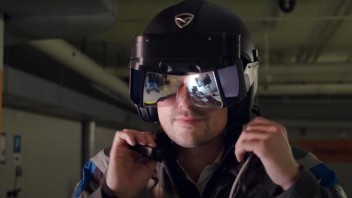 Moto - News: Dalla Svizzera il casco “intelligente” che ti dice come guidare