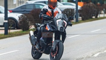 Moto - News: KTM 1290 Super Adventure: "spiata" la versione con l'anteriore da 17"