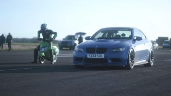 Moto - News: Vespa Vs BMW M3: la drag race più pazza del mondo?