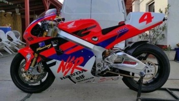 Moto - News: Un po' Honda VTR, un po' Yamaha RD500: una SBK da urlo a 2T!