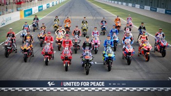 MotoGP: LA FOTO - I piloti della MotoGP uniti per la pace