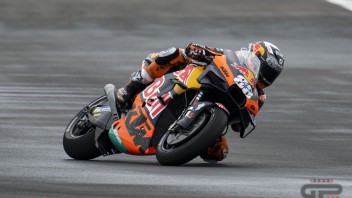 MotoGP: Oliveira trionfa sul bagnato a Mandalika, Quartararo 2°, Bagnaia solo 15°