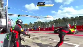 Auto - News: VIDEO - Il clamoroso errore di Valentino Rossi ad Imola!