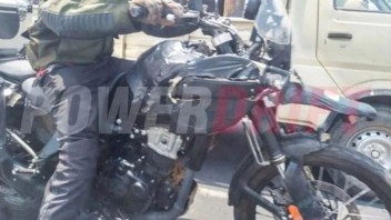 Moto - News: Royal Enfield Himalayan 450: beccata durante i test di collaudo