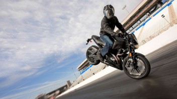 Moto - News: RC Moto: "stoppie" per il costo delle polizze 2022, sono in discesa