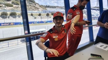 MotoGP: Bagnaia: "Non riesco ancora ad alzare la spalla, ma sono tranquillo"