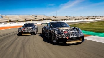 Auto - News: Porsche 718 Cayman GT4 ePerformance svela il potenziale della Mission R