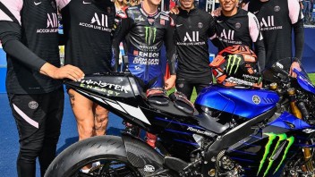 MotoGP: Quartararo con la Yamaha M1 nello stadio del PSG con Mbappé e Neymar