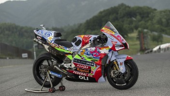 MotoGP: FOTO - Peace and Love: il team Gresini al Mugello tifa per la pace