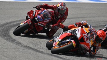 MotoGP: FOTO - Ecco la sequenza del salvataggio di Marc Marquez a Jerez