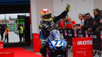 SBK: Aegerter più forte della pioggia in Gara 2 a Estoril, caduto Bulega