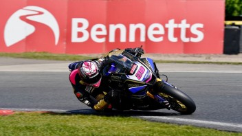 SBK: Bradley Ray torna al successo nel British Superbike a Oulton Park