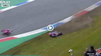 MotoGP: VIDEO - La caduta di Bastianini in FP1 ad Assen: a pochi cm dalle barriere