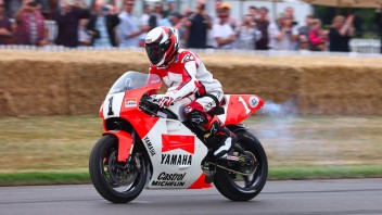 MotoGP: VIDEO - Wayne Rainey sulla Yamaha 500 a Goodwood insieme a Roberts