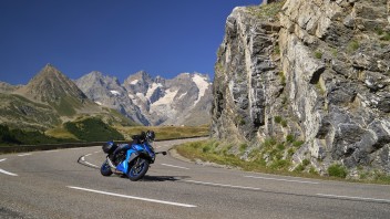 Moto - News: Suzuki: le Alpi "accolgono" la GSX-S1000GT Experience