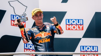 Moto2: Acosta: "È difficile adattarsi alla Moto2, per questo è così divertente"