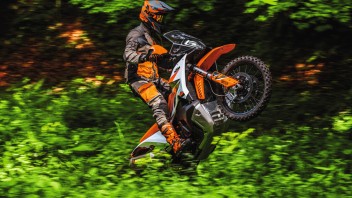 Moto - News: KTM 890 Adventure R 2023: l'on-off austriaca è ancora più tecnologica