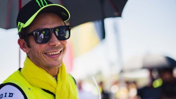 Auto - News: VIDEO - Valentino Rossi diventa pilota ufficiale di BMW M Motorsport