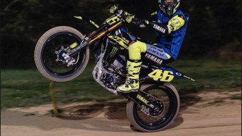 MotoGP: Ho ho ho! Valentino Rossi saluta il Natale con una impennata al Ranch