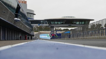 SBK: La pioggia guasta i piani a Jerez: Toprak, Baz, Gardner e Lecuona gli unici in pista