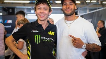 News: LA FOTO - Rossi e Jacobs: i due re della velocità si incontrano a Dubai