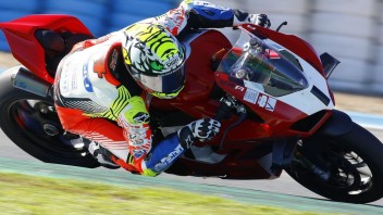 SBK: Axel Bassani scende in pista a Jerez con la nuova Ducati V4