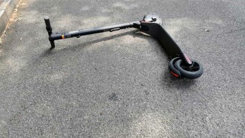Moto - News: Roma: muore in monopattino. Il consulente dei pm: "Una depressione nell'asfalto"