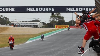 SBK: Phillip Island, Bulega e Ducati nella storia: prima vittoria per la Panigale in SSP