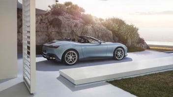 Auto - News: Ferrari Roma Spider: vedere le stelle, comodamente seduti in una supercar