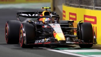 Auto - News: Perez si prende la pole a Jeddah: Verstappen nei guai, Alonso scatta 2°