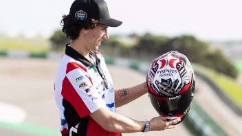 MotoGP: Test Portimao: Alex Rins svela il nuovo casco firmato da Aldo Drudi