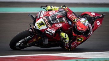 SBK: Bautista fa sognare la Ducati in Gara 1 a Mandalika, 2° Toprak, 3° Locatelli