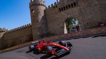 Auto - News: F1, Leclerc fa sognare la Ferrari a Baku: è pole anche nelle Qualifiche Shootout