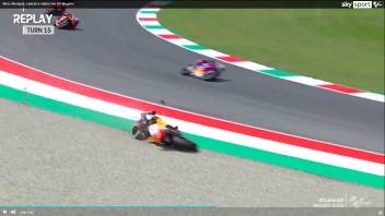 MotoGP: VIDEO - Marc Marquez sbaglia ancora: perde l'anteriore alla Bucine