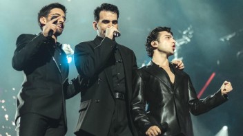 MotoGP: Il Volo sings the national anthem at the Mugello Italian GP