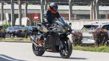 Moto - News: KTM RC 990 2025: beccata su strada durante i test